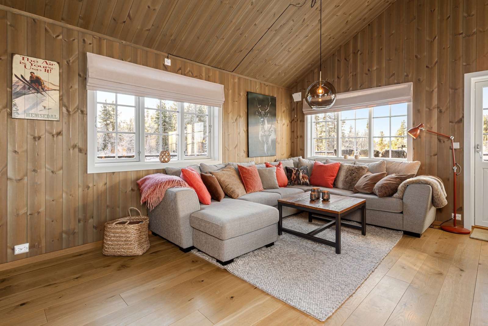 De store vinduene slipper inn rikelig med lys. Galleribilde