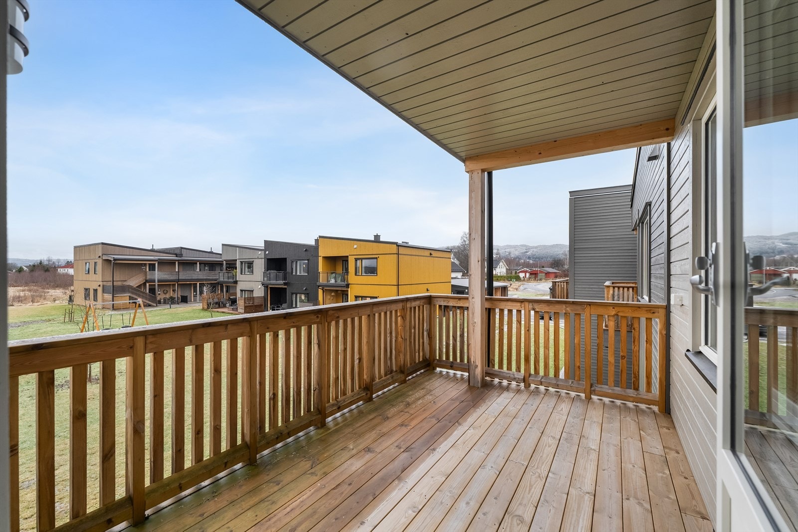 Overbygget balkong med utsyn mot fellesarealet. Galleribilde