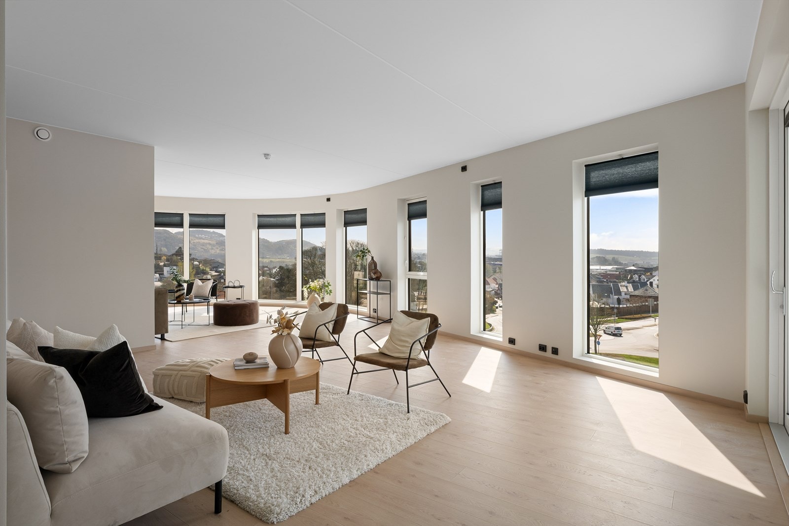 Lekker, moderne og innholdsrik endeleilighet i buen på Ganddal Park - Store vindusflater og flott utsikt - 3 balkonger Galleribilde