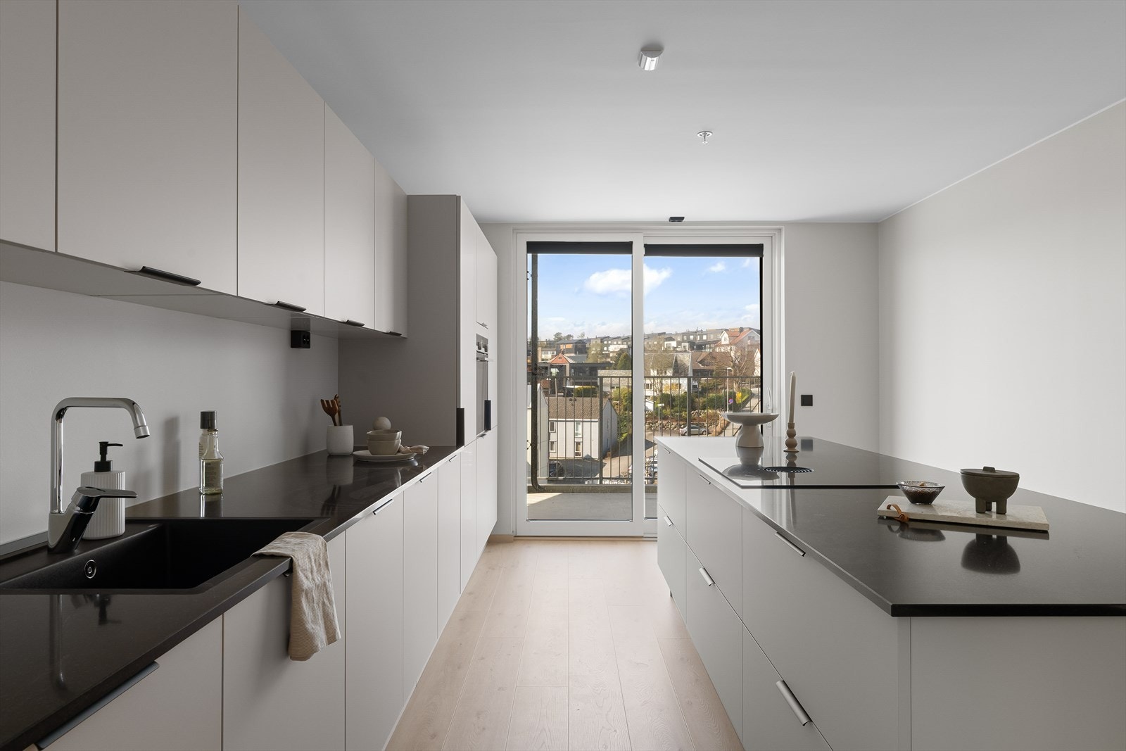 Utgang fra kjøkkendelen til balkongen Galleribilde