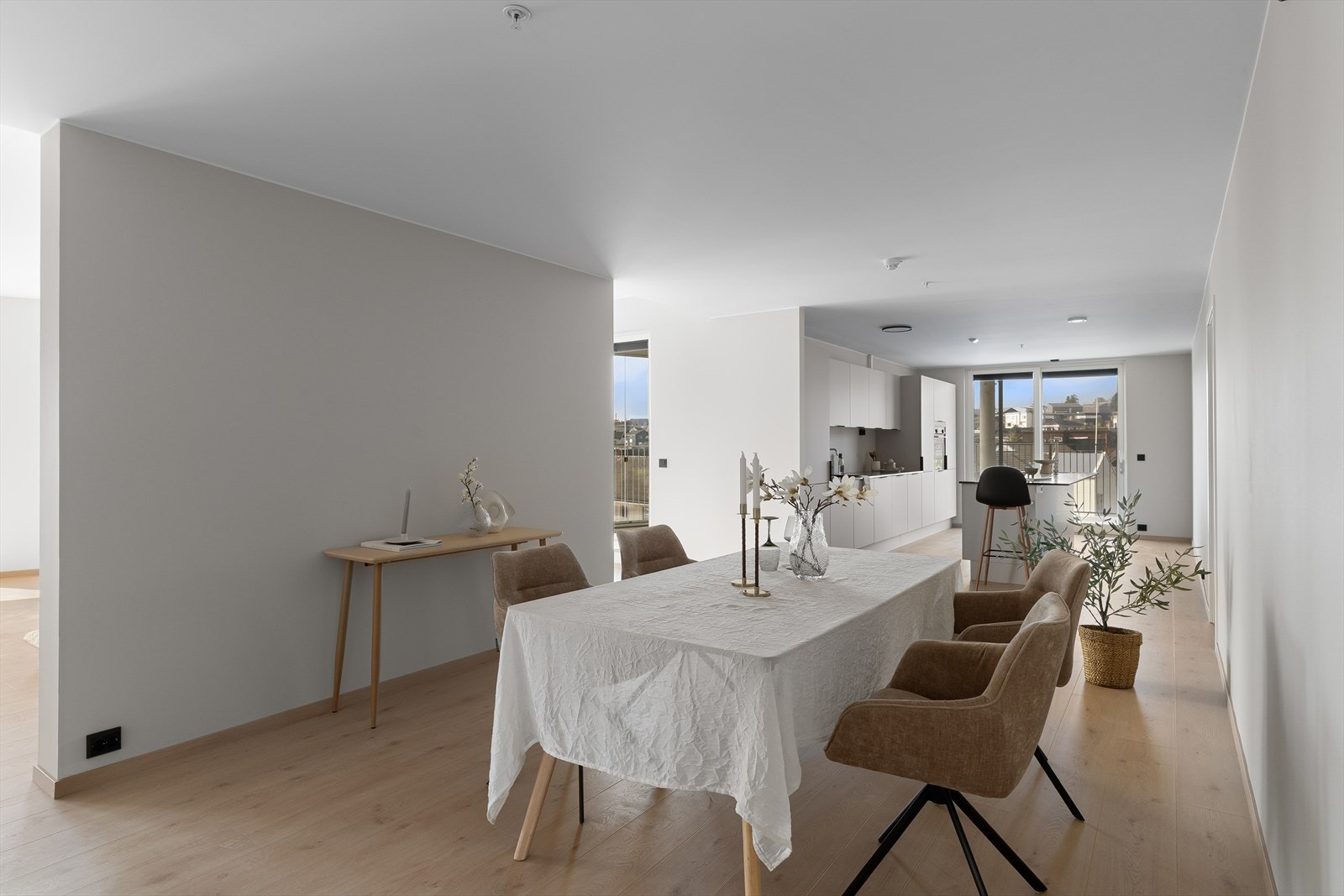 God plass til spisebord Galleribilde