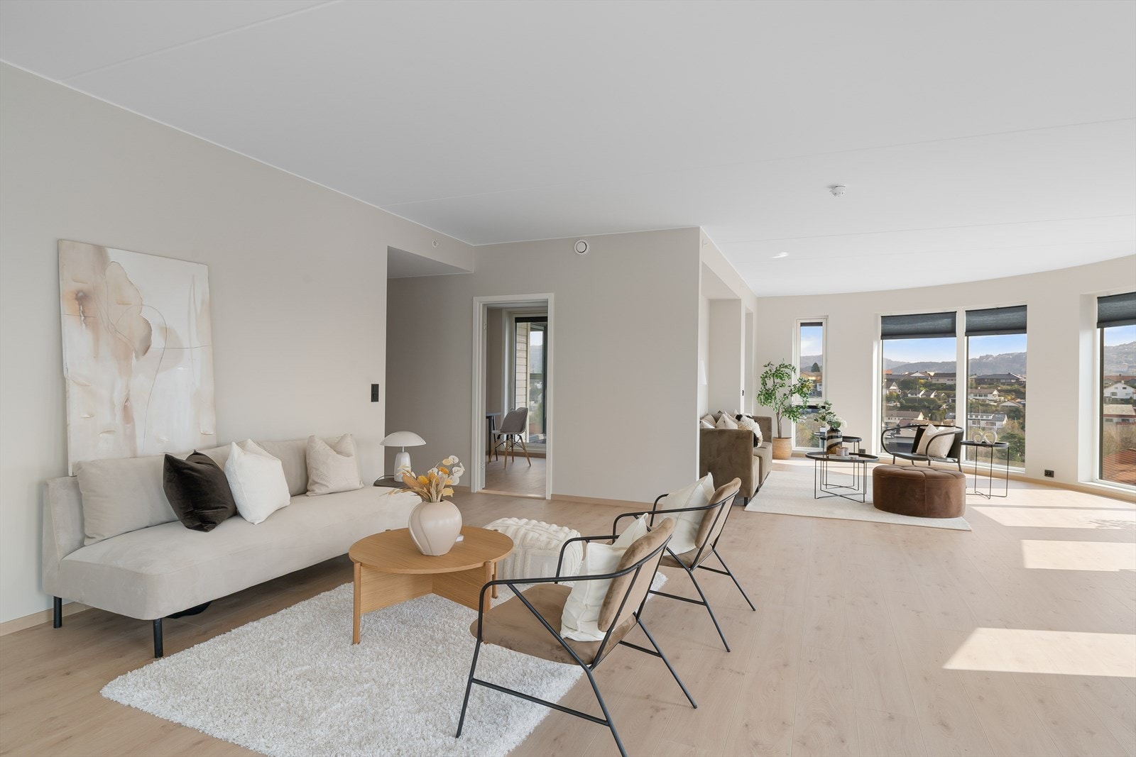 God plass til å møblere i flere soner Galleribilde