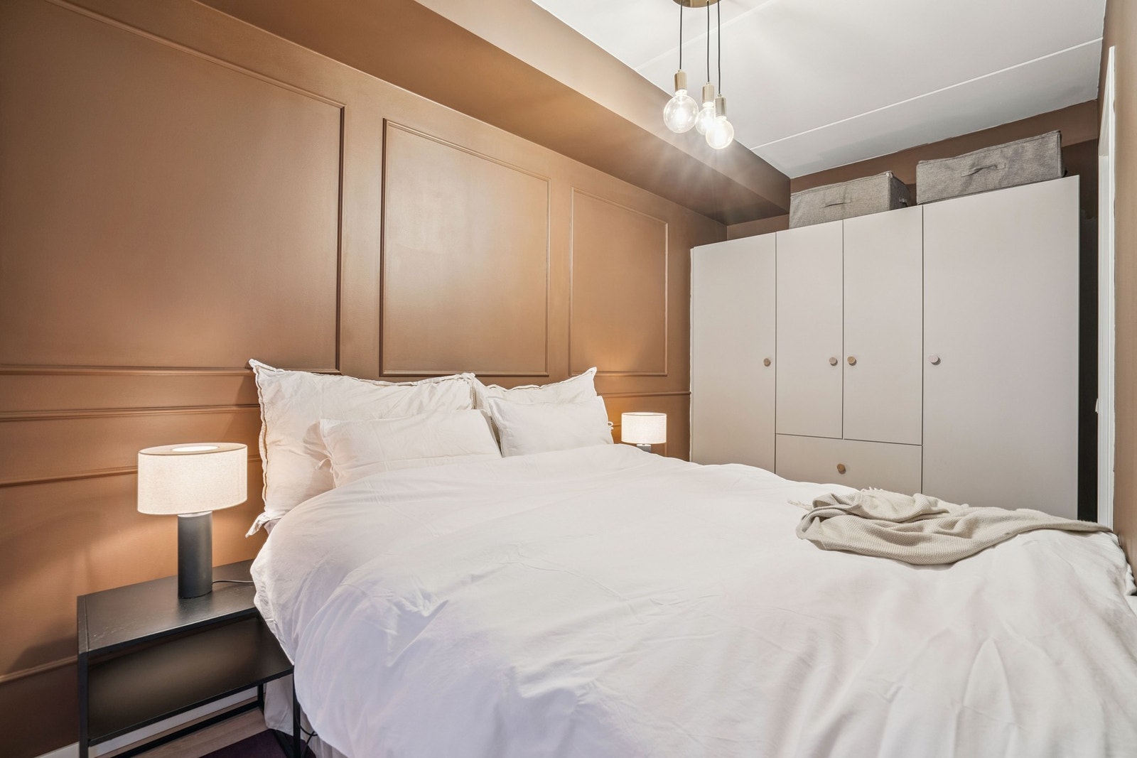 God plass til garderobeskap og stor dobbelseng! Galleribilde