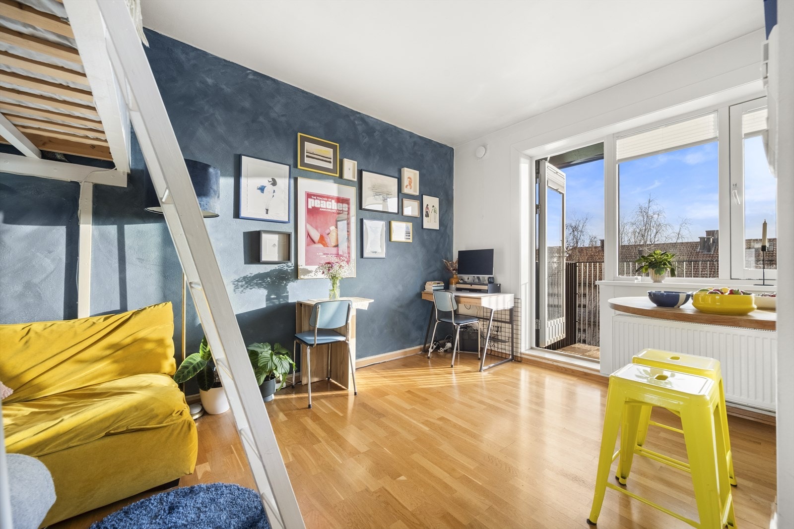 Dette er en lys og arealeffektiv leilighet med etterspurte kvaliteter og herlig atmosfære. Galleribilde