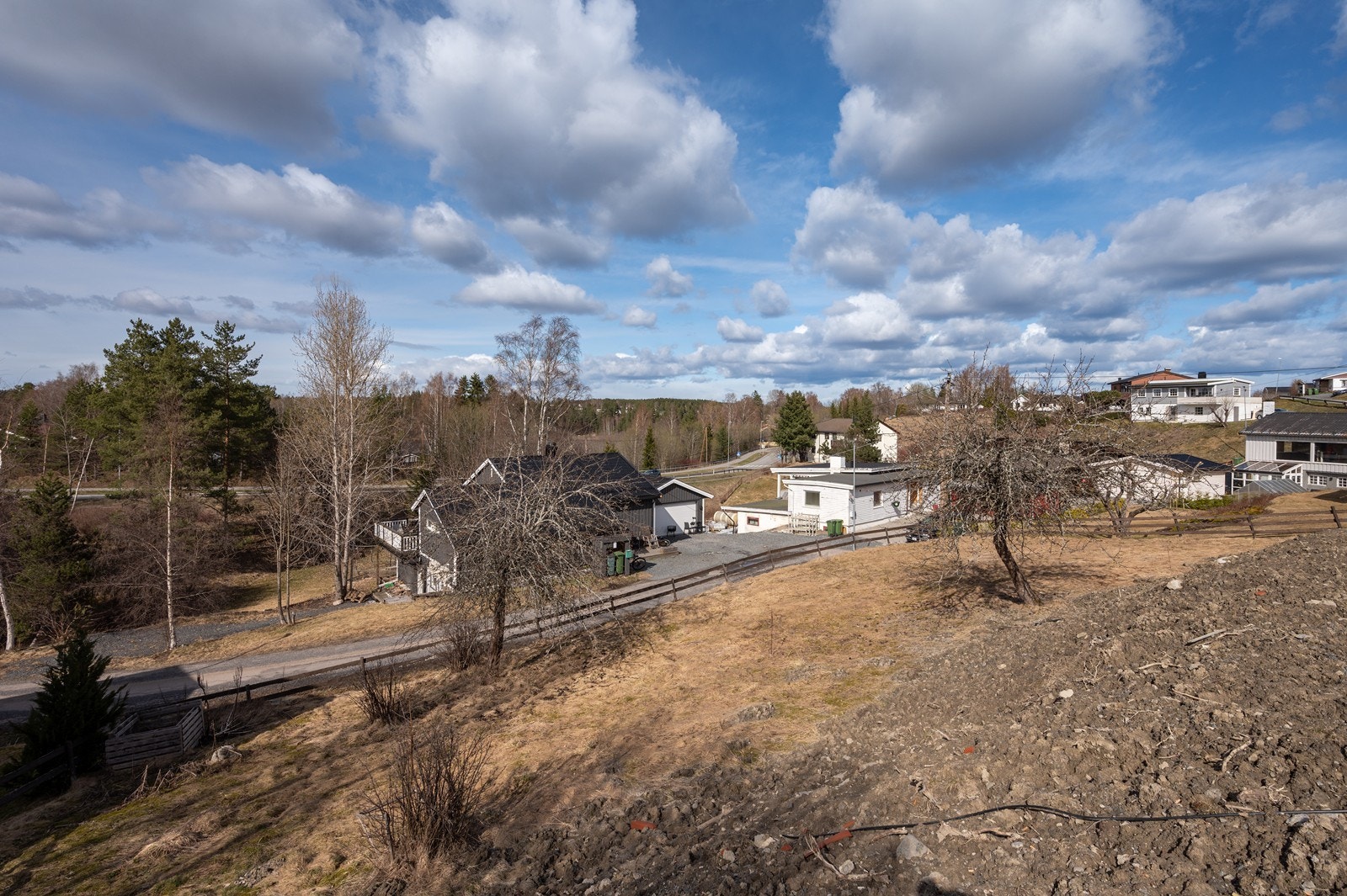 Tomten er regulert for boligformål. Galleribilde