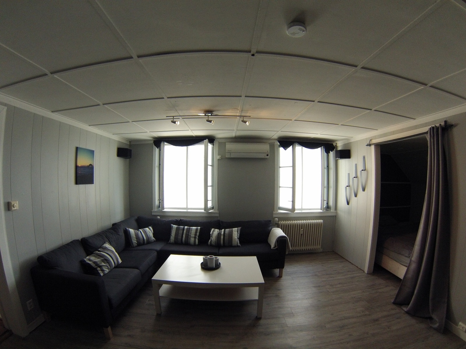 Diverse bilder av boligen. NB, den er delvis nymalt etter at disse bildene ble tatt. Galleribilde