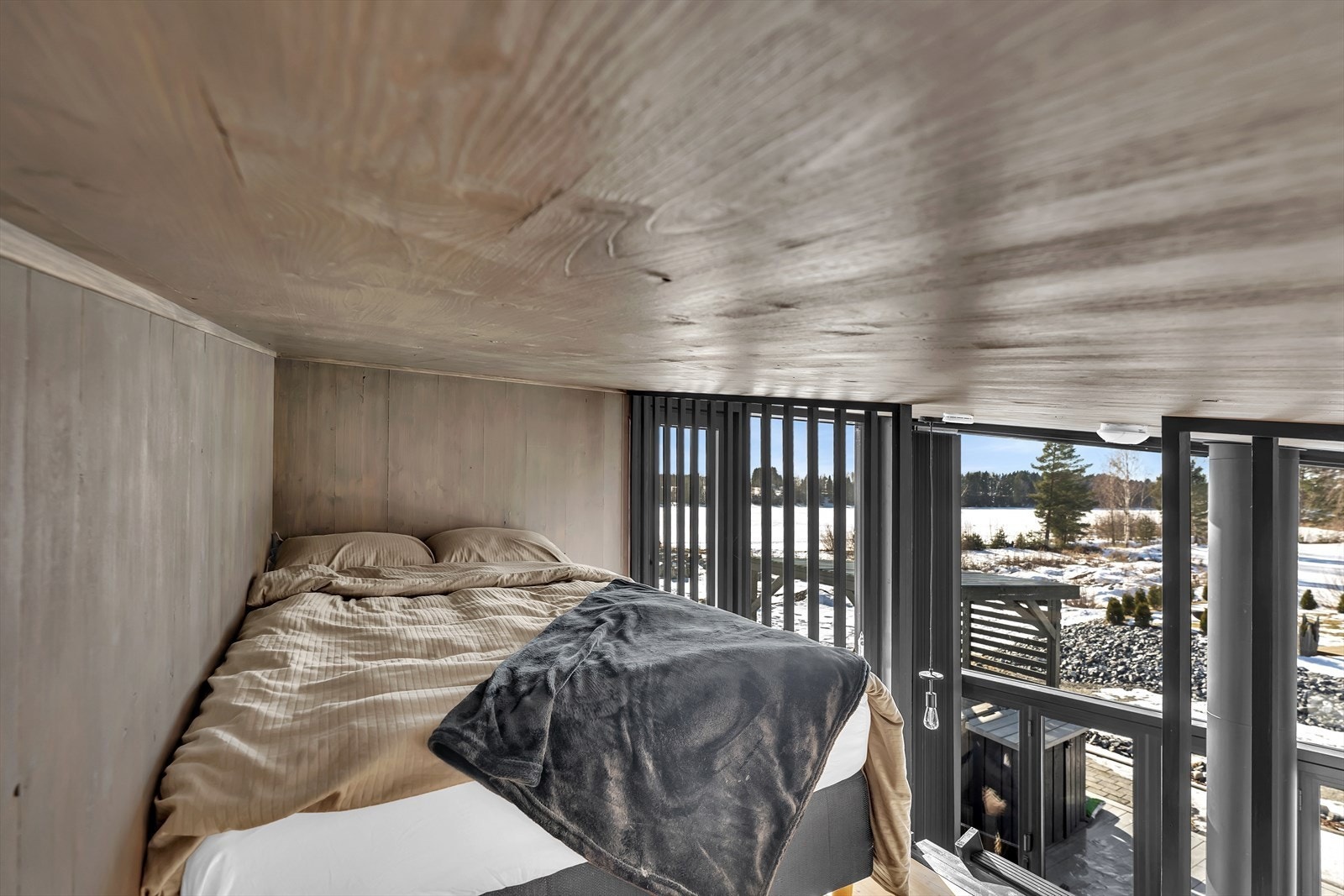 Hemsen har et gulvareal på ca. 8 kvm, med god plass til seng. Galleribilde