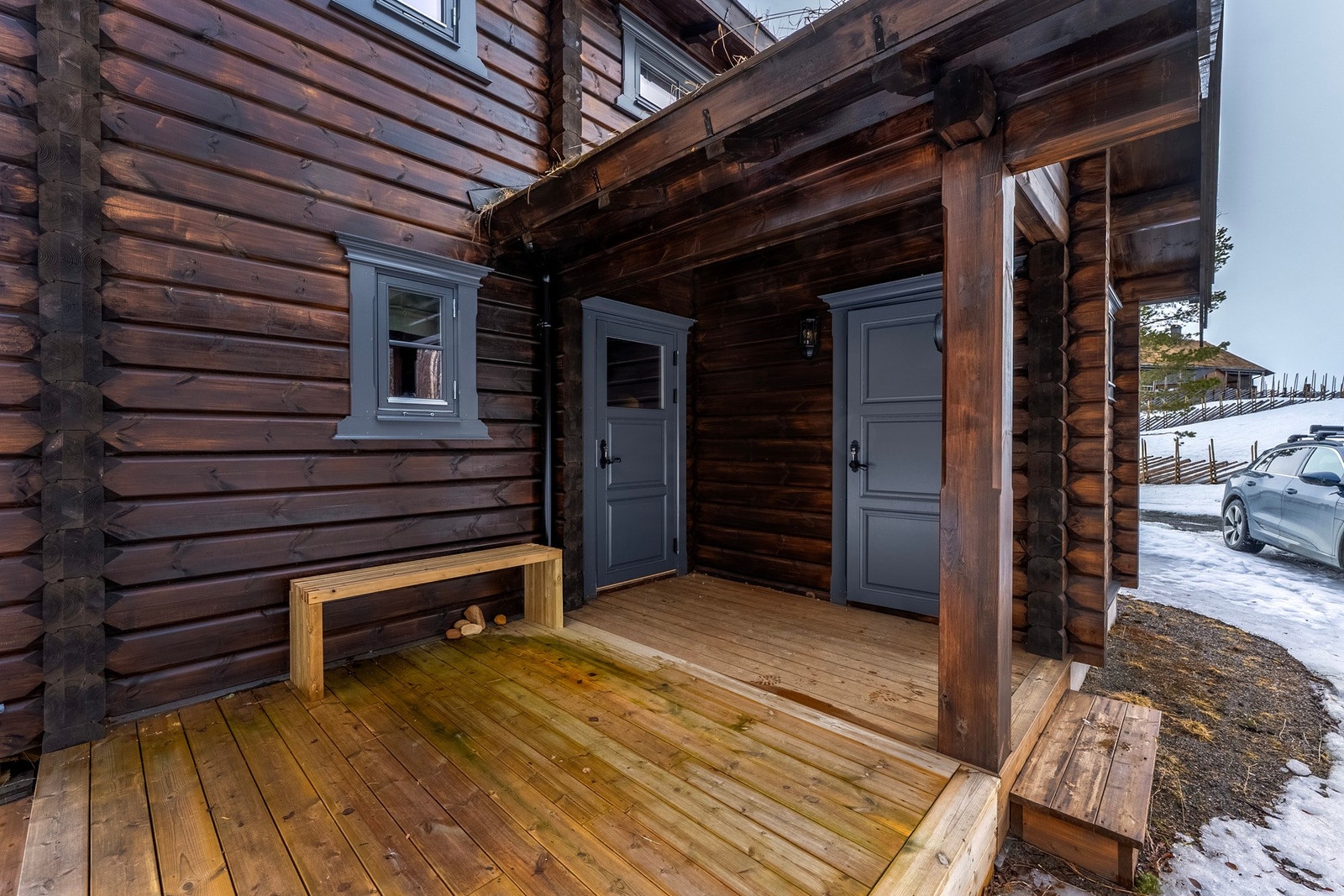 Ved inngangspartiet finner du utvendig boden på 5 kvm. Galleribilde