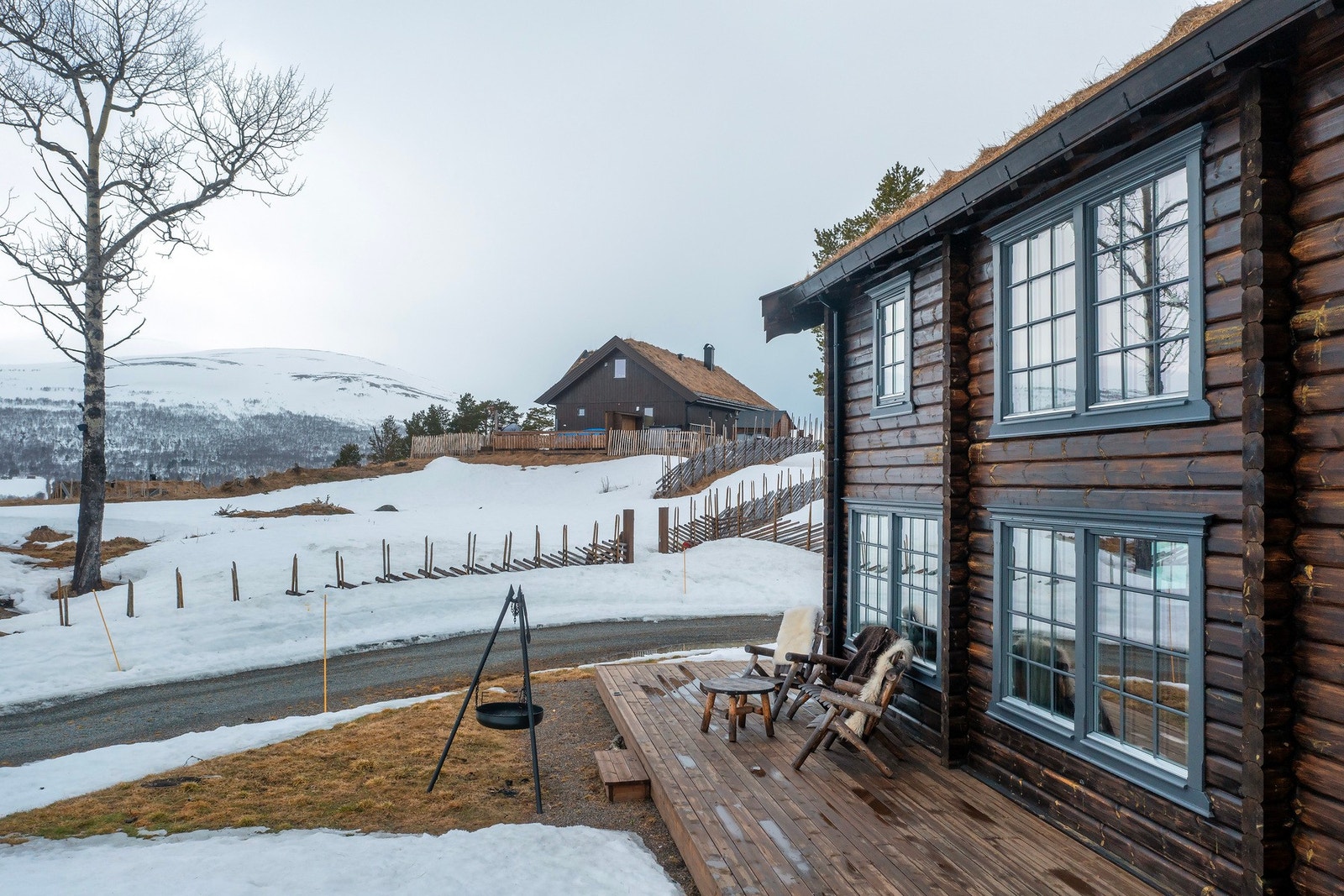 Her har man gode sol- og utsiktsforhold over fjellheimen. Galleribilde