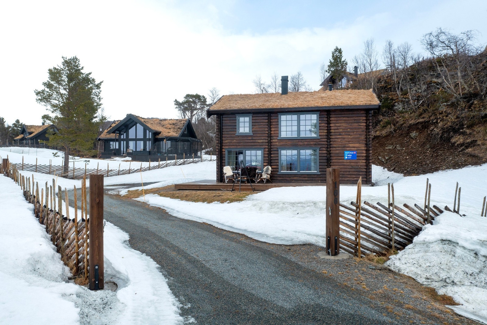 Hytten har en populær og ettertraktet beliggenhet i Kleberberget ved inngangen til vakre Gjevilvassdalen. Galleribilde