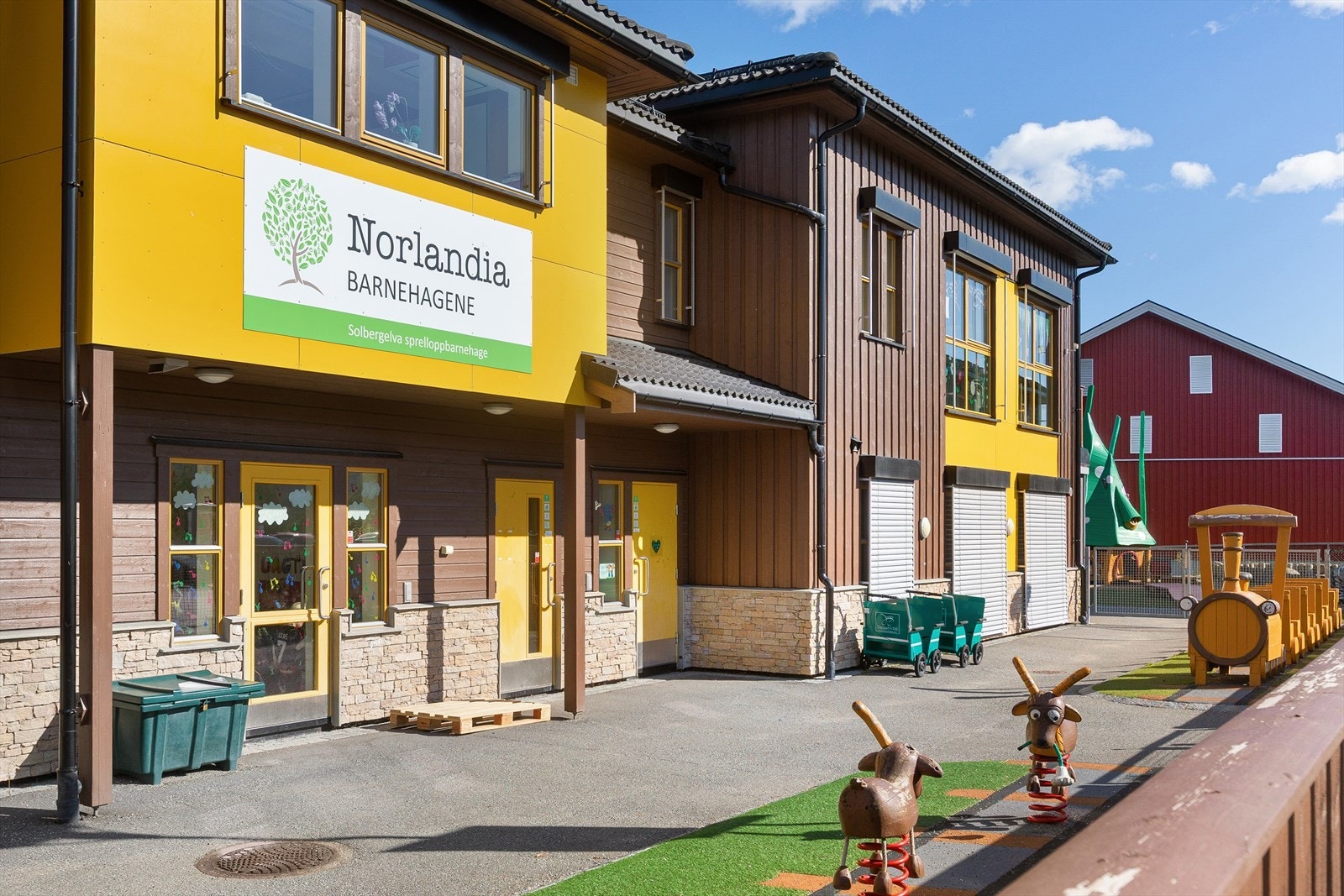 Flere barnehager i området, herunder Norlandia og Vinnes Barnehage. Galleribilde