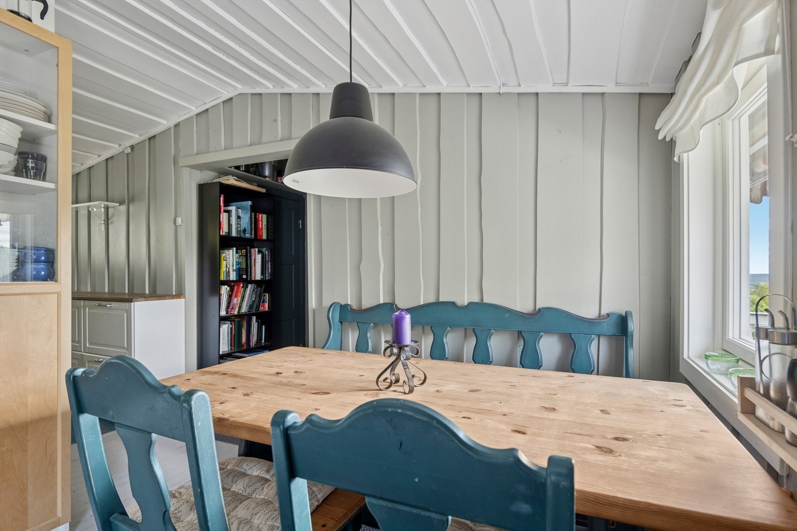 Fritidsboligen har innlagt strøm, men ikke innlagt vann. Galleribilde