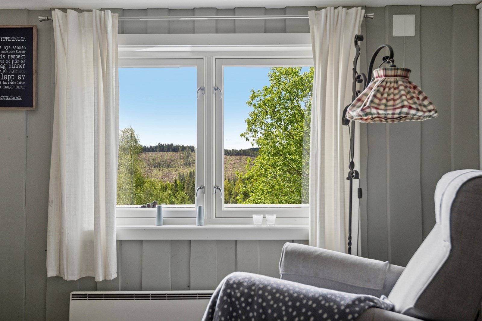 Fritidsboligen byr på fine utsiktsforhold. Galleribilde