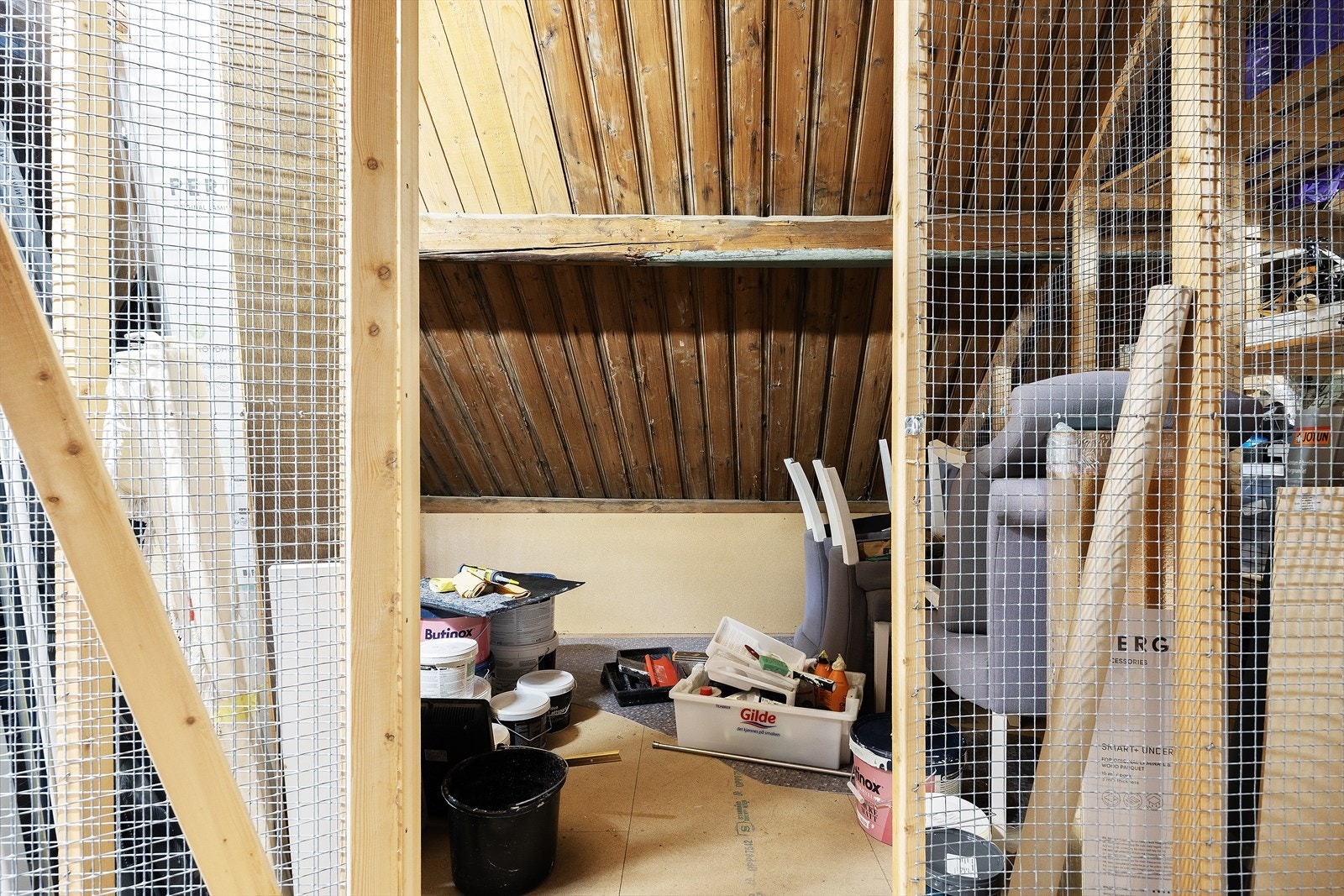 Bod på loft. Galleribilde