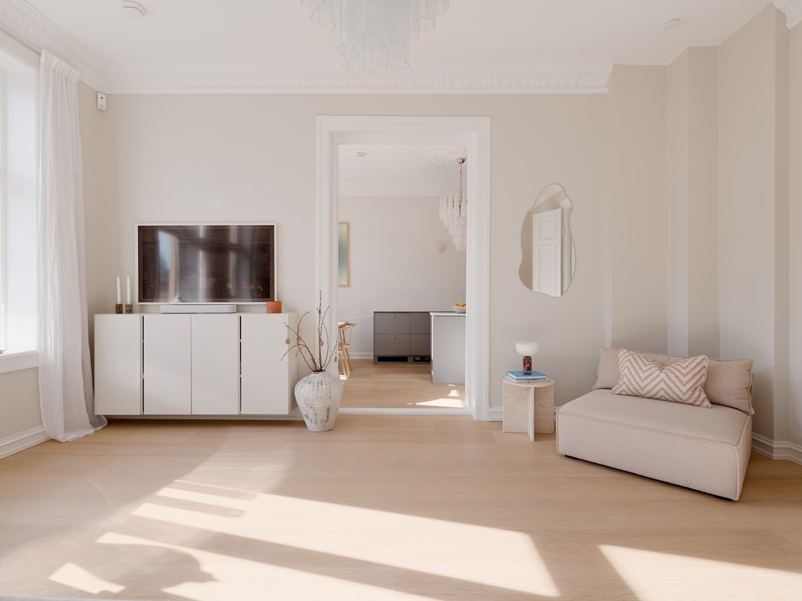 Boligens fargepalett skaper en følelse av ro og harmoni, og får de fleste til å føle seg hjemme. Galleribilde