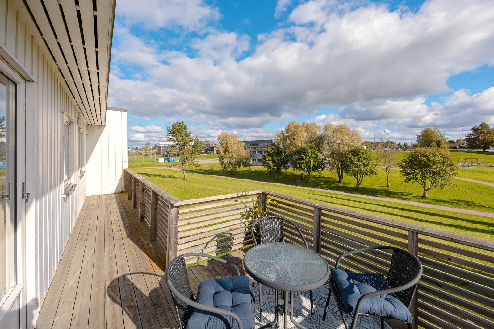 I første etasje er det en herlig balkong med adkomst ut fra stuen. Galleribilde