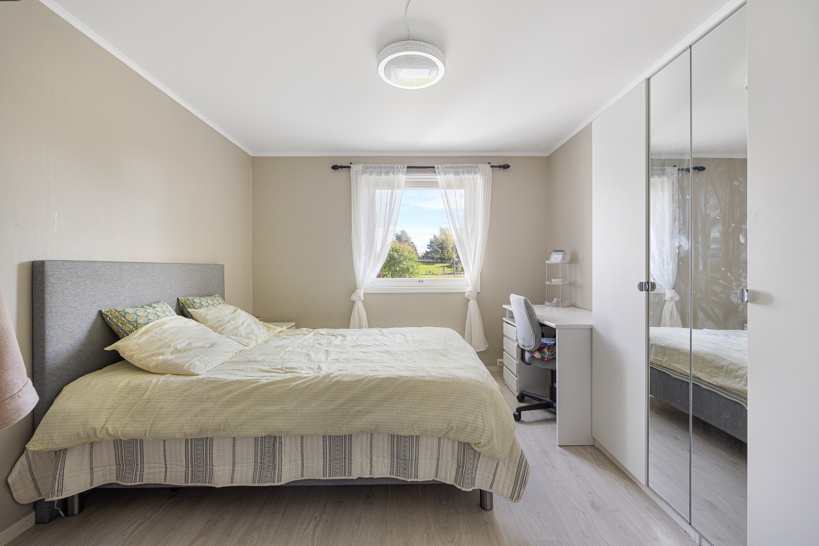 Det er tre gode soverom i rekkehuset, og alle ligger samlet i underetasjen. Galleribilde