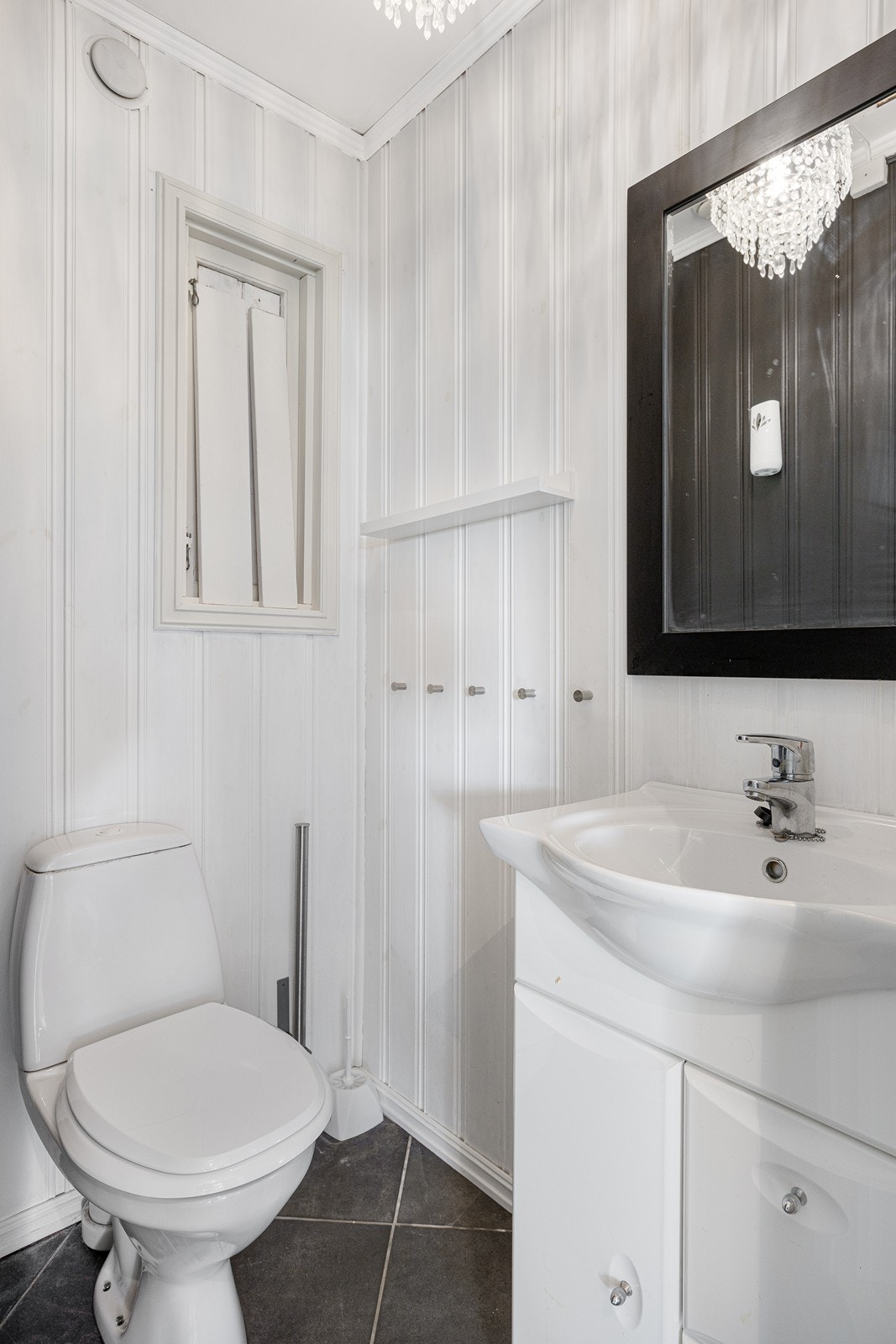 I første etasje er et praktisk toalettrom. Galleribilde