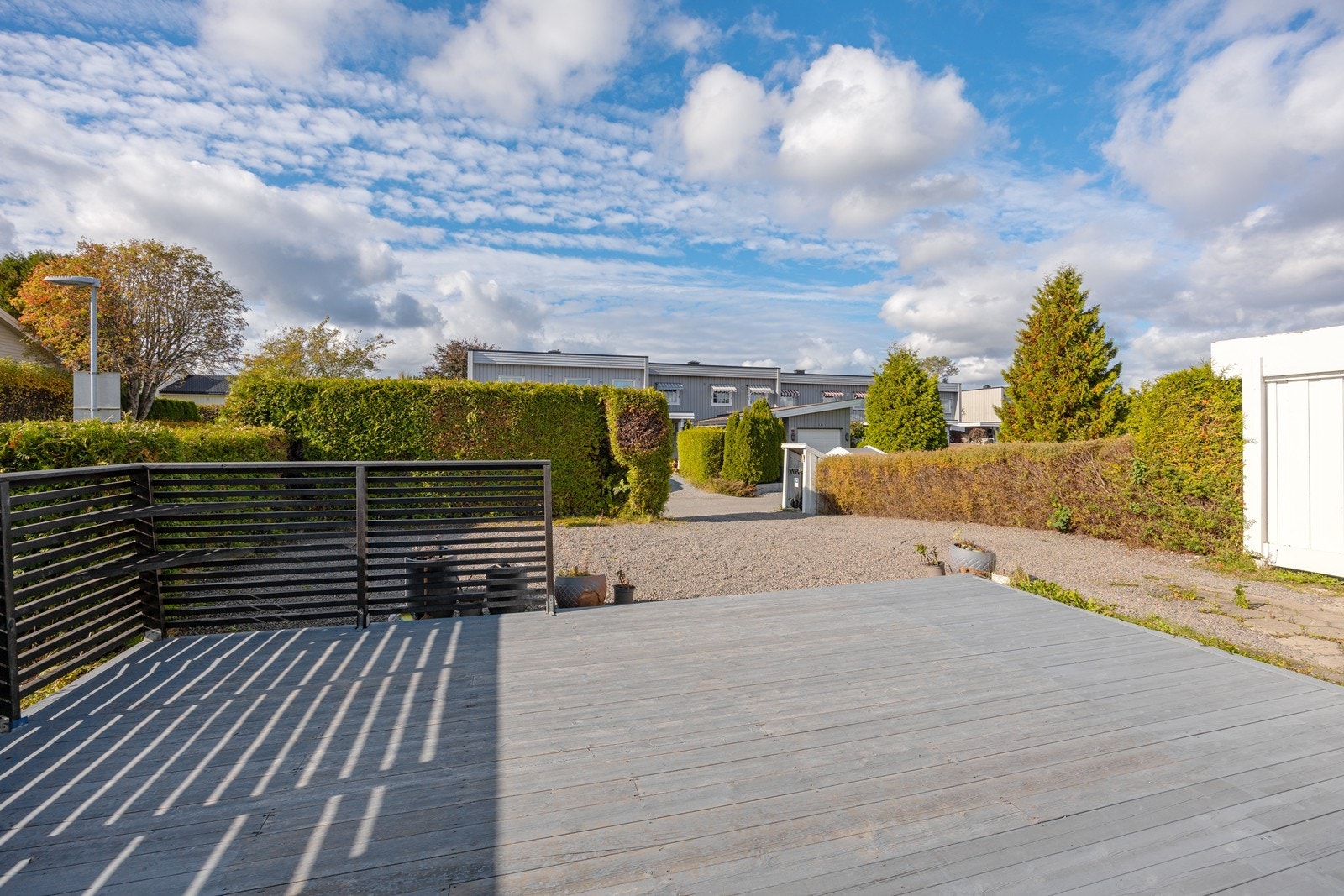 Det er god plass til å samle famlie og venner til grilling her. Galleribilde