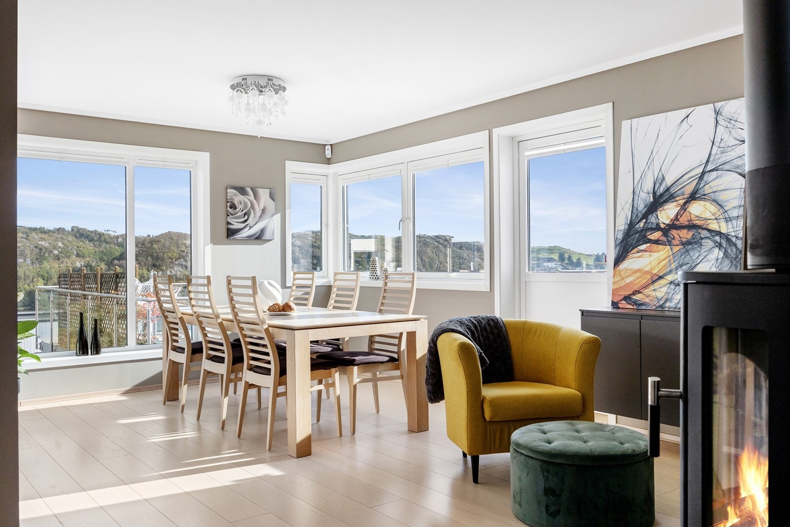 Flott spisestue, et fint samlingspunkt for familien og venner. Galleribilde