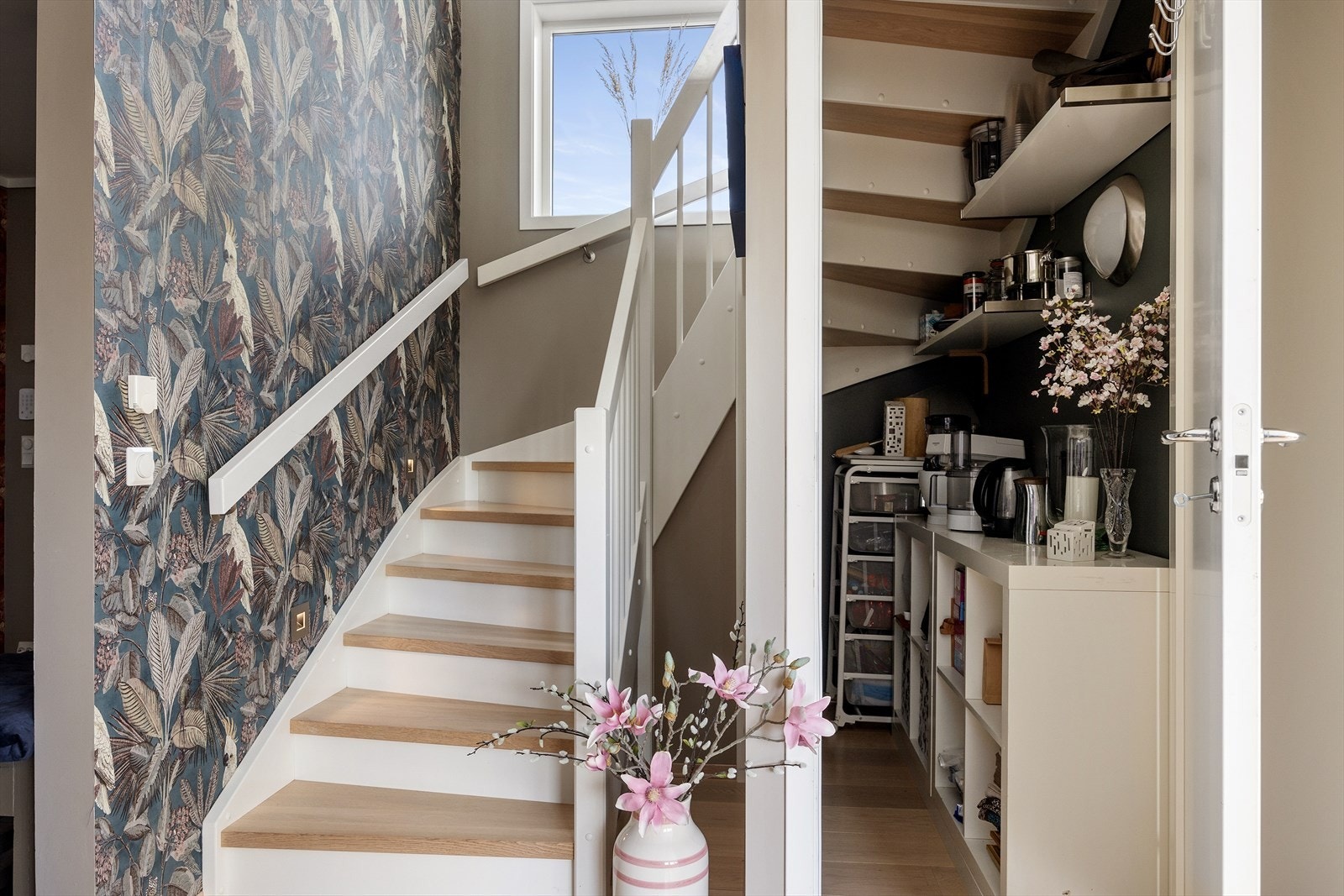 Gang/trapp opp til 2. etasje. Galleribilde