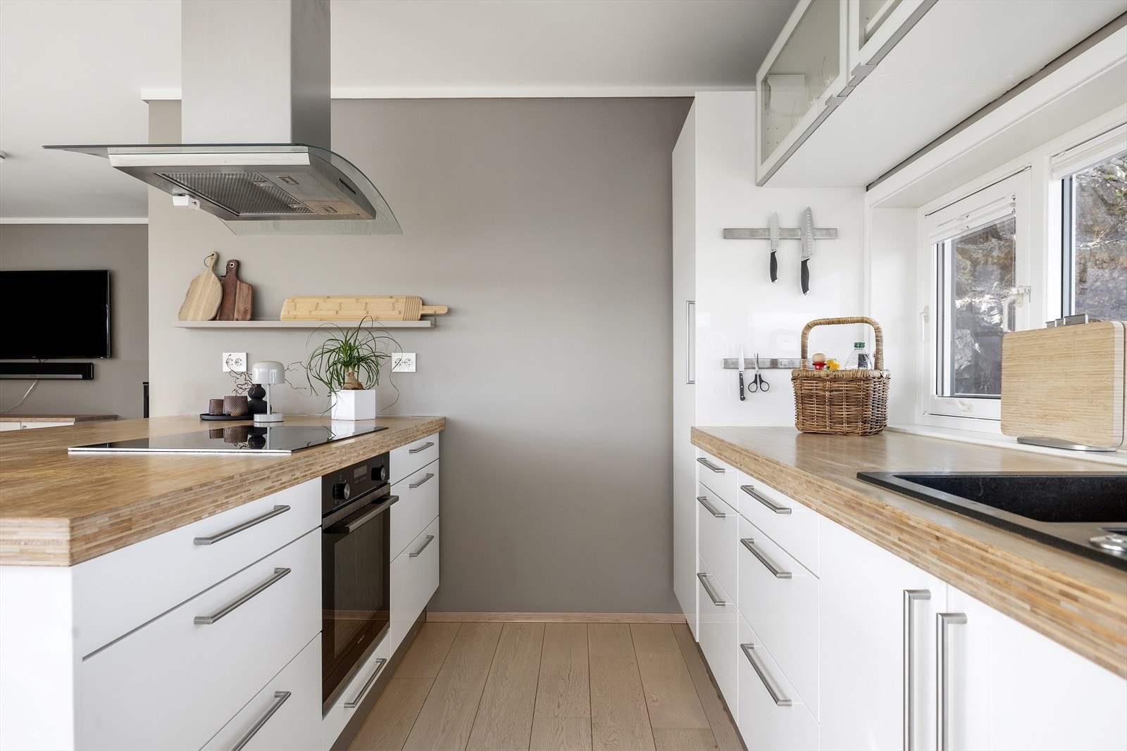 Integrerte hvitevarer på kjøkken. Galleribilde