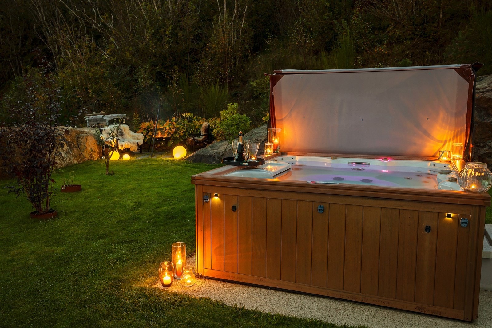 Jacuzzi medfølger handelen. Galleribilde