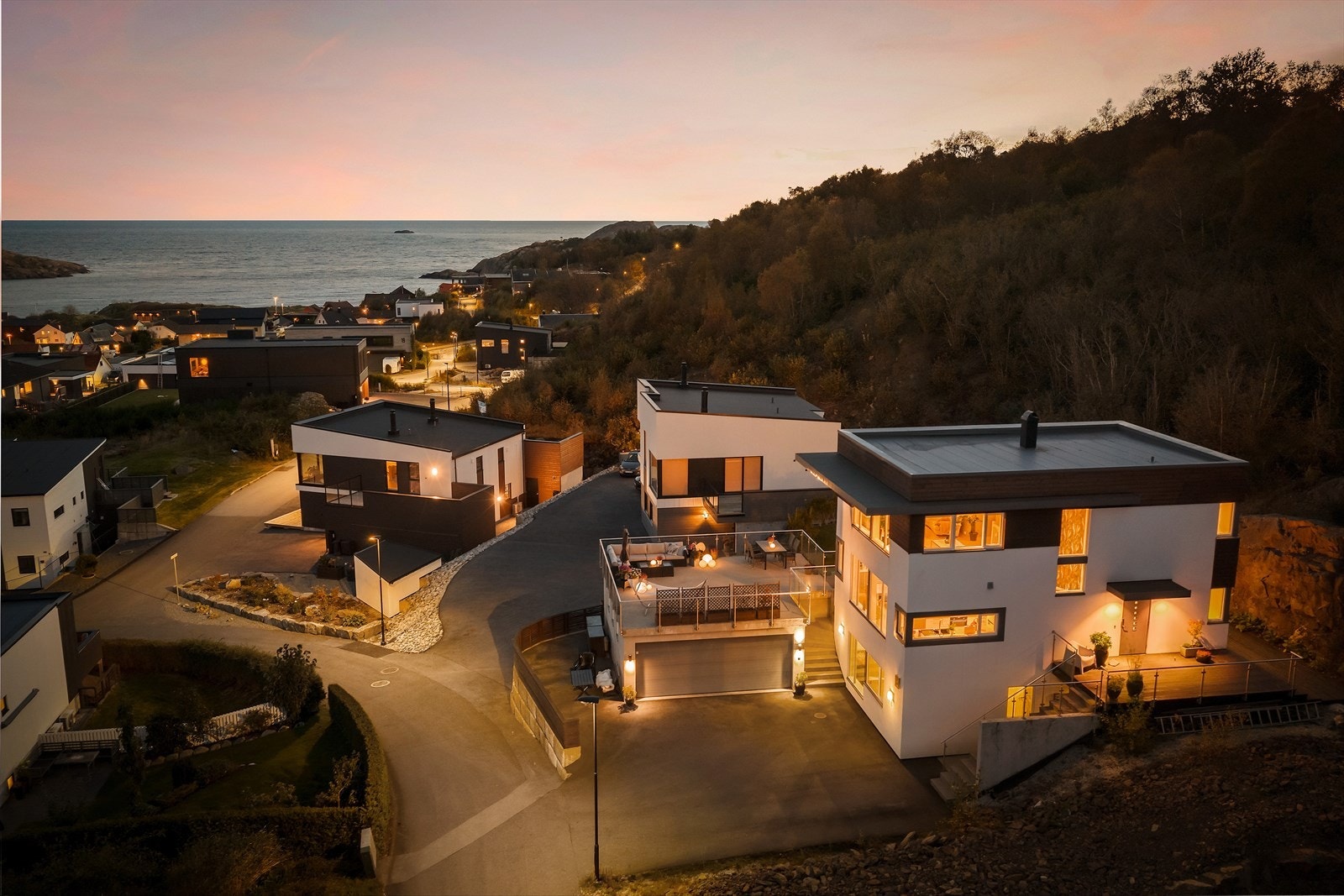 Populært boligområde med kort avstand til sjøen. Galleribilde