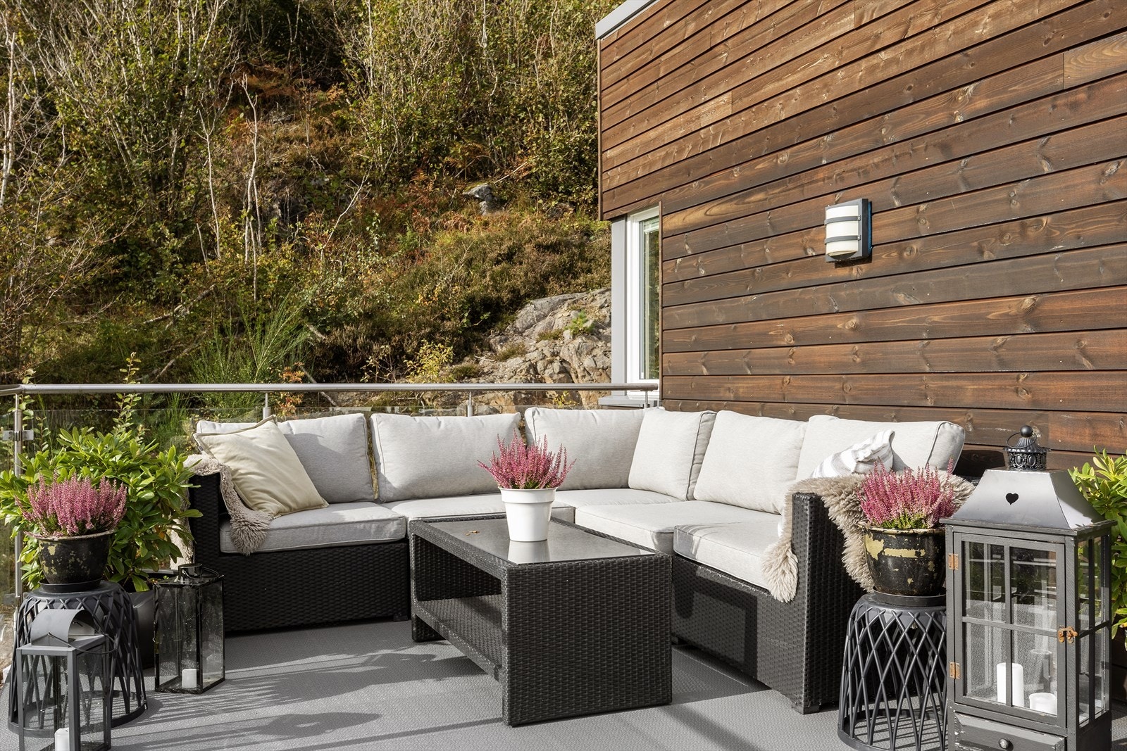 Solfylt fin balkong. Galleribilde