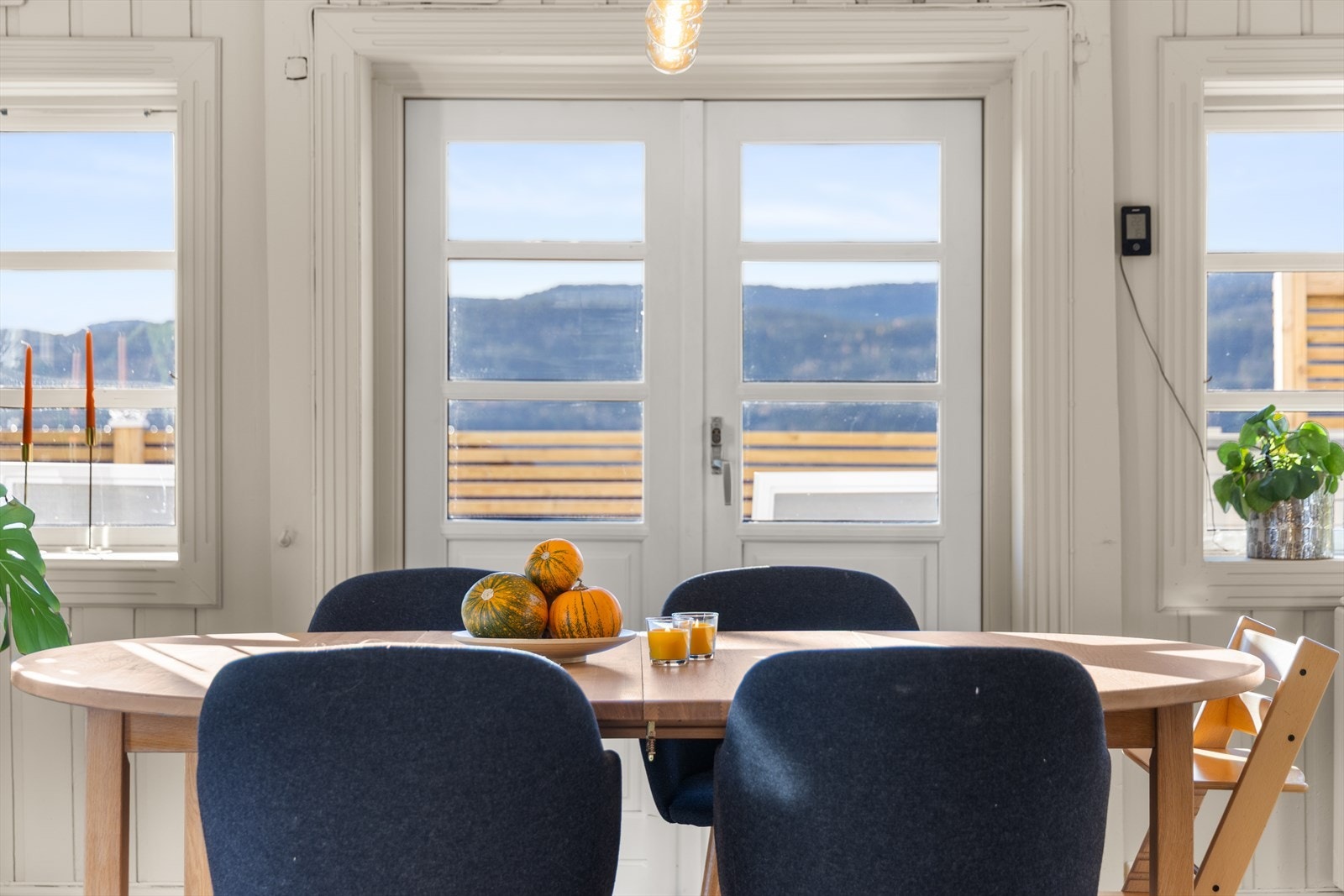 Landlig utsikt fra stuevinduene Galleribilde