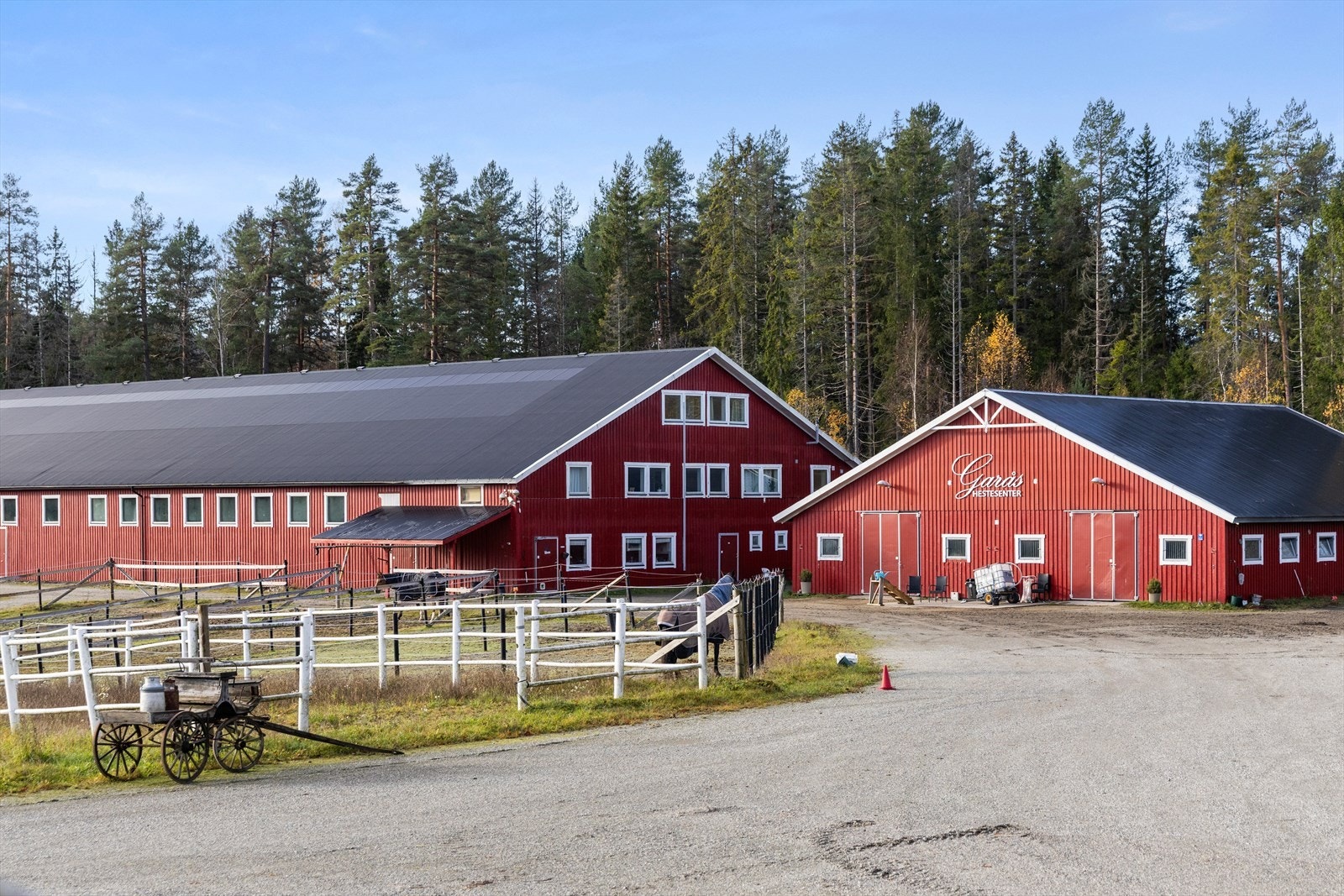 På Andorsrud ligger også Garås hestesenter Galleribilde