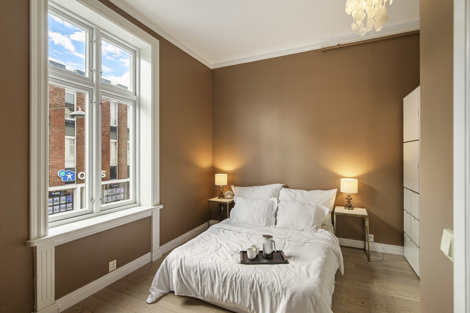 Soverom med garderobeskap Galleribilde