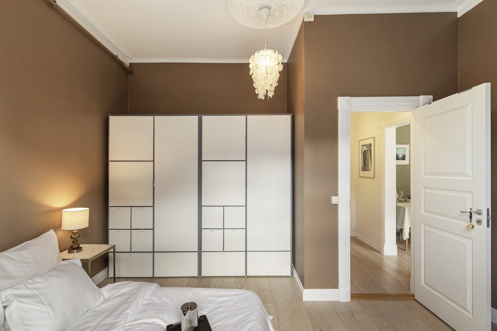 Fin størrelse på soverom med garderobeskap Galleribilde