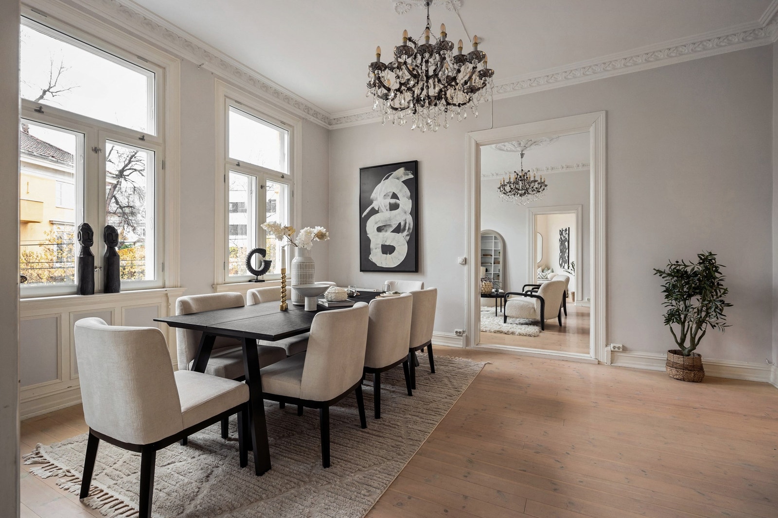 En herlig, klassisk 5-roms hjørneleilighet med 3 soverom og 2 stuer. Foto: Mats Holst Galleribilde