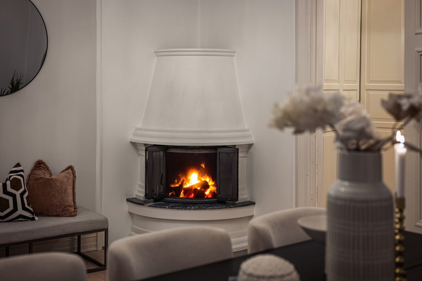 Også her er det en lekker peisovn som varmer på kjøligere dager. Galleribilde