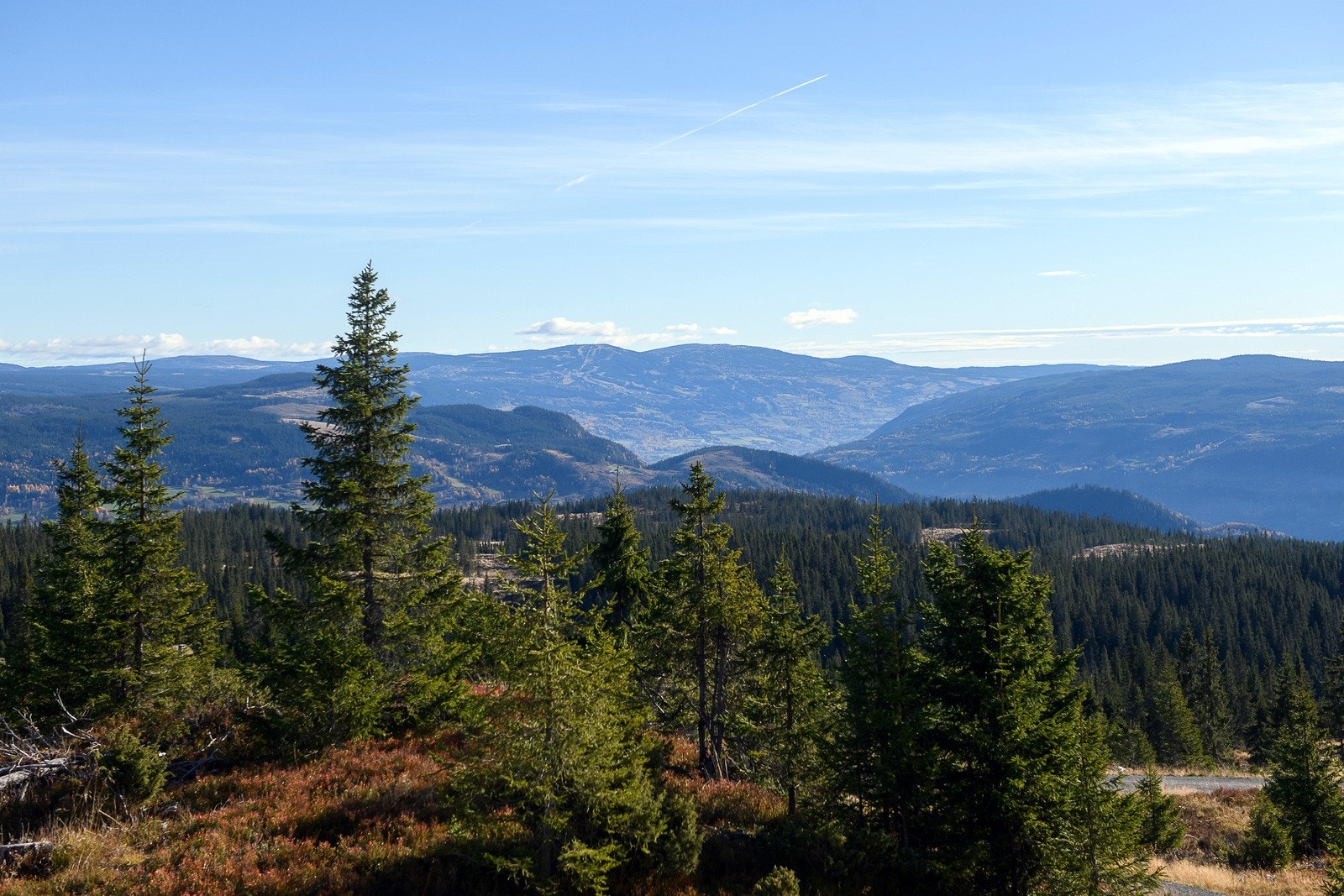 Tomten byr på nydelig utsikt og meget gode solforhold. Galleribilde