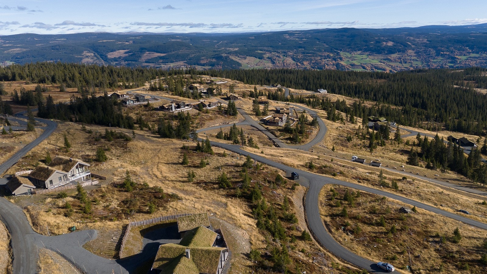 Om vinteren kan du gå rett ut i skiløyper som er tilknyttet et omfattende løypenett, og om sommeren finner du fine turstier og sykkelveier. Galleribilde