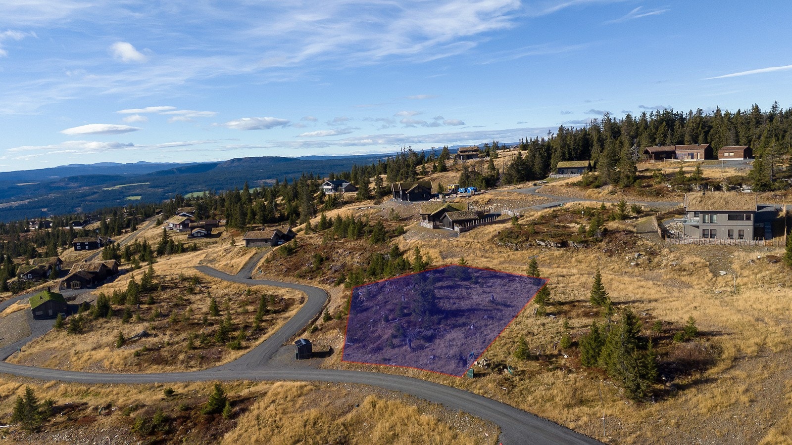 Djupdalsvegen 108 er en ubebygd tomt beliggende i et naturskjønt og nyetablert hytteområde midt mellom Hafjell, Kvitfjell og Skeikampen. Galleribilde