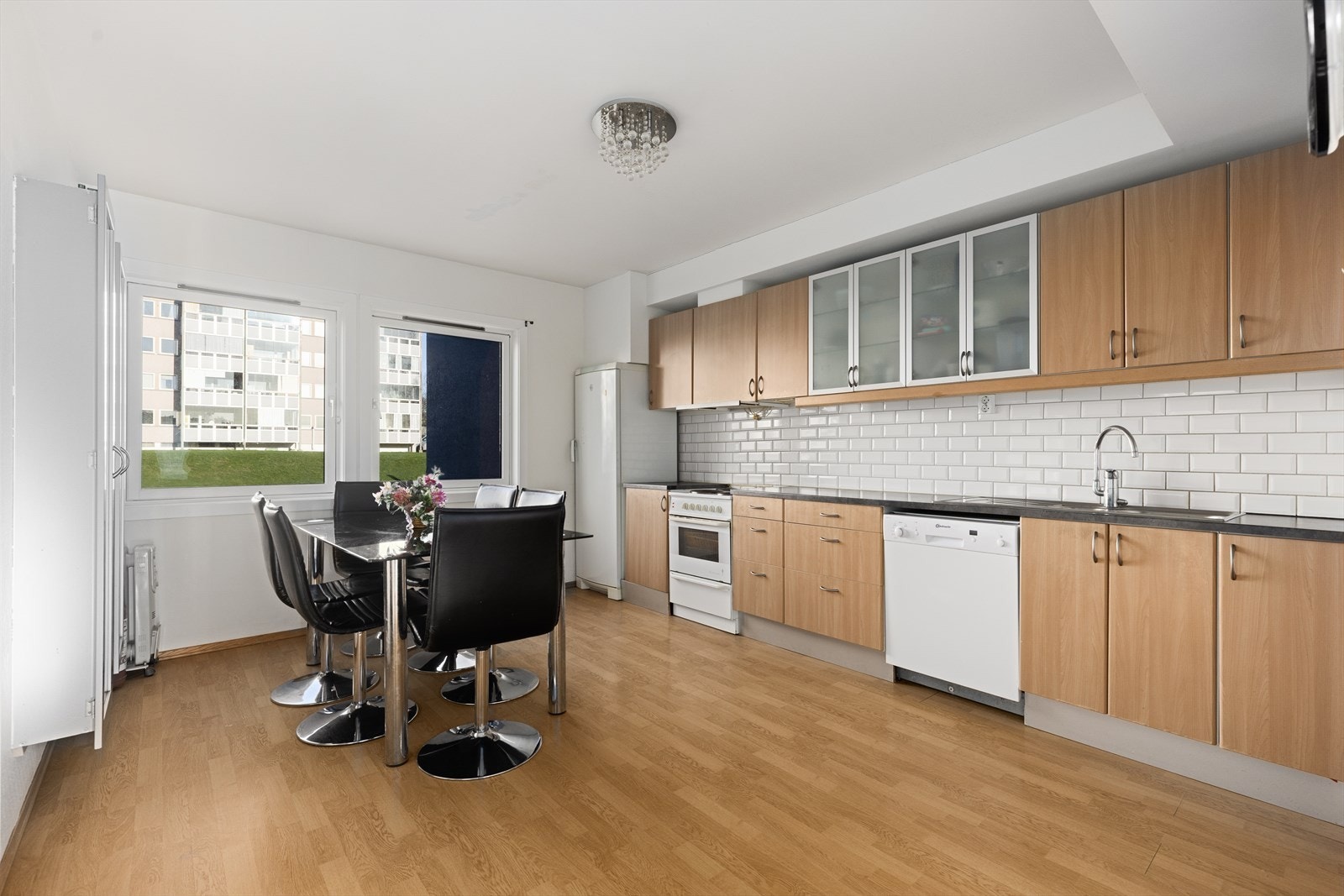 EiendomsMegler1 ved Mona Harstad presenterer Nedre Maihaugen 5B! Galleribilde