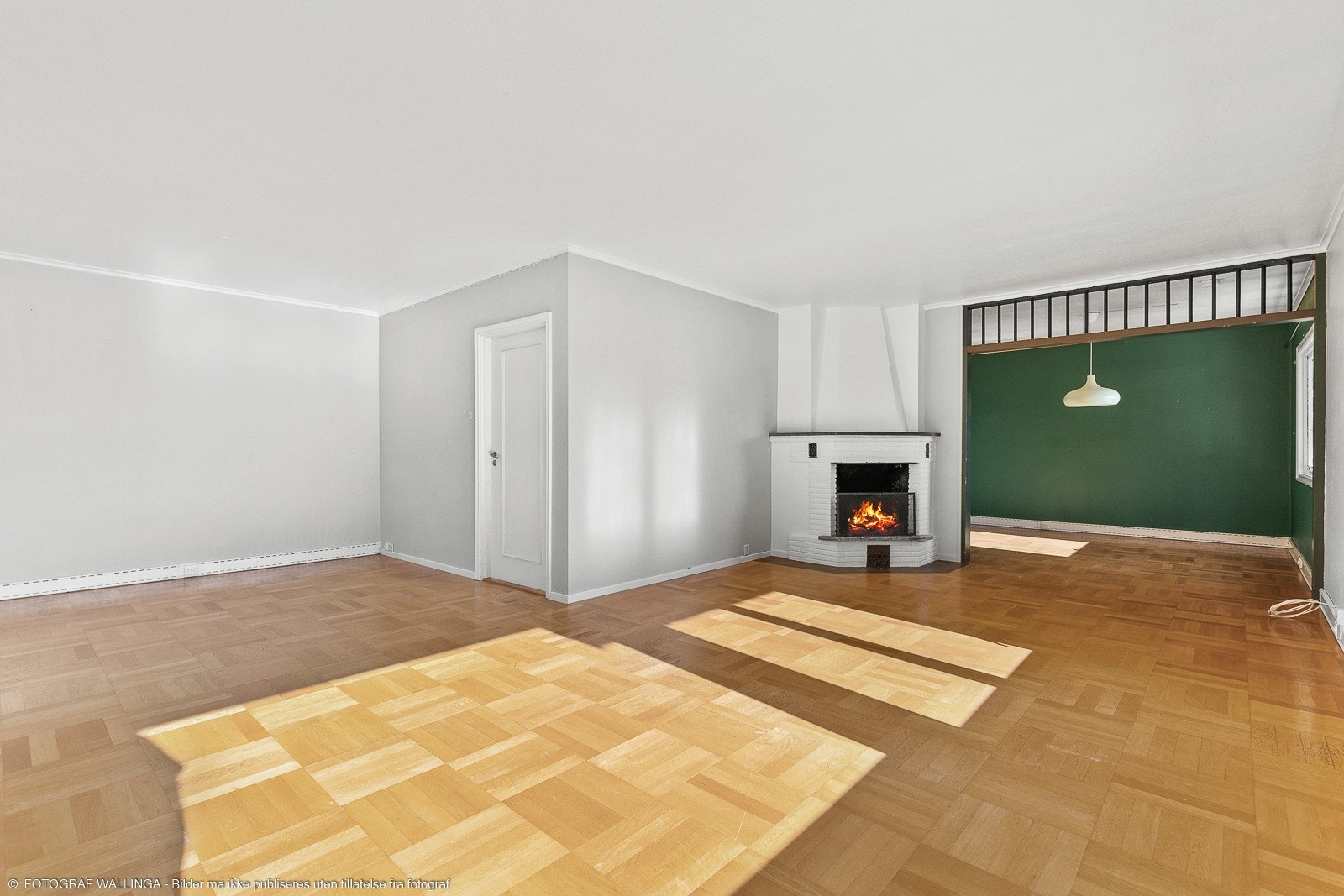 Romslig stue. Peisen anbefales ikke å bruke Galleribilde