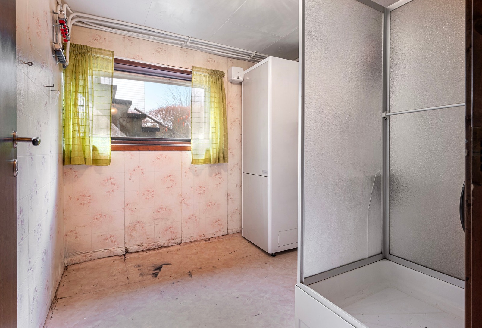 Baderom/vaskerom i underetasjen. Galleribilde