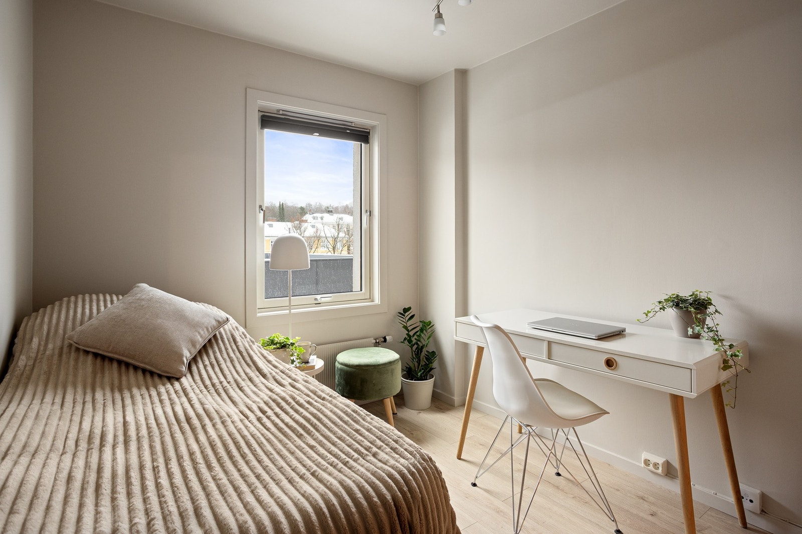 Behøver du et kontor er det praktisk å bruke dette rommet. Galleribilde