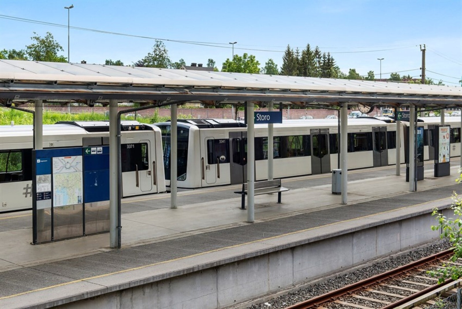 Godt med offentlig kommunikasjon i nærområdet med T-bane, trikk og buss. Galleribilde