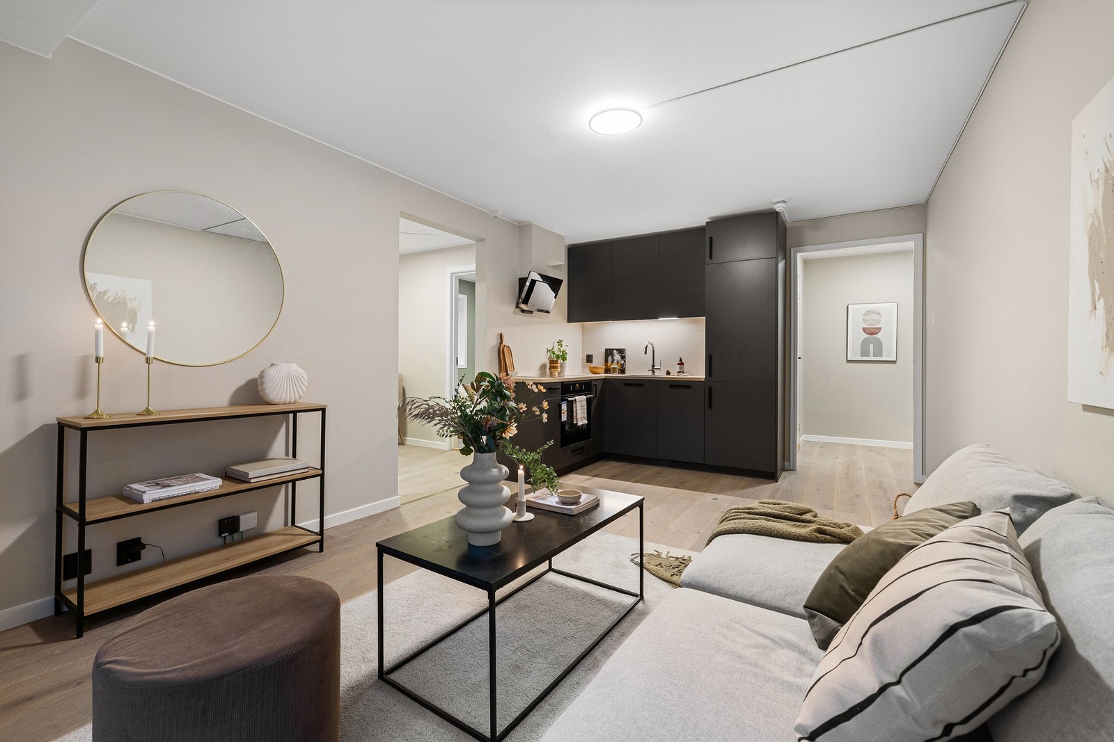 Luftig, åpen og sosial stue/kjøkkenløsning. Galleribilde