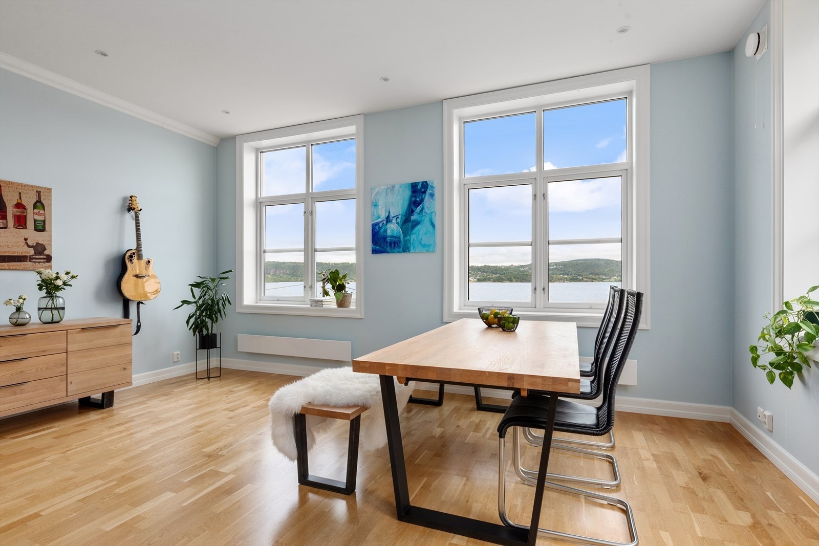 Det er vannbåren gulvvarme i leiligheten, noe som gir en behagelig temperatur Galleribilde