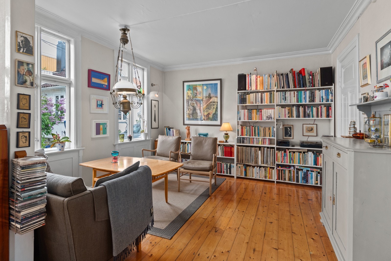 Store gode gulv- og veggflater som gir flere og fine møbleringsmuligheter. Galleribilde