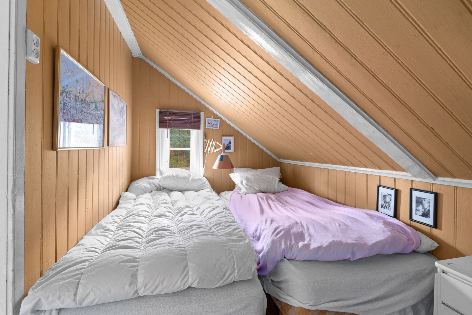 Sovealkoven i tilknytning til soverom 2 på loftsetasjen. Galleribilde