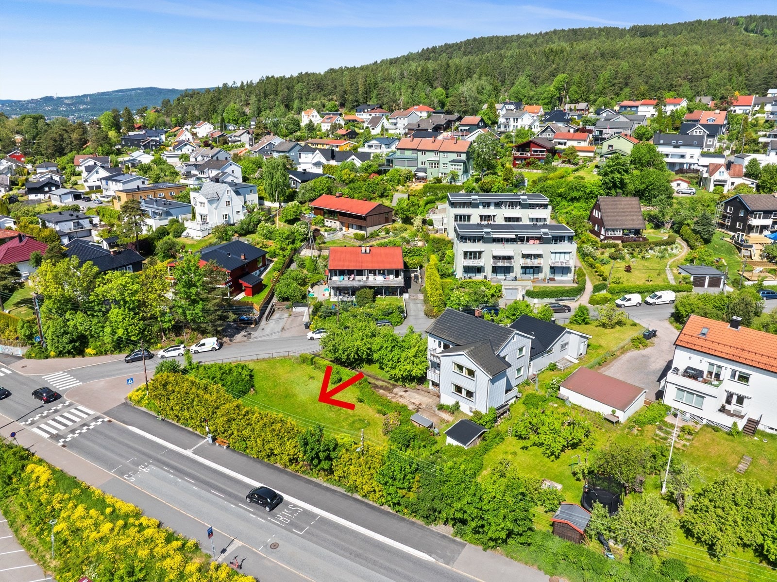 En flott boligtomt med kort vei til både by og marka. Galleribilde