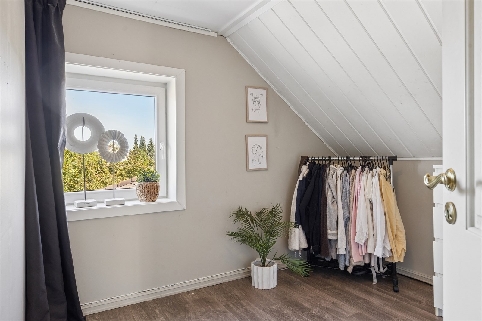 "walk-in"/ soverom 2. etasje. Galleribilde