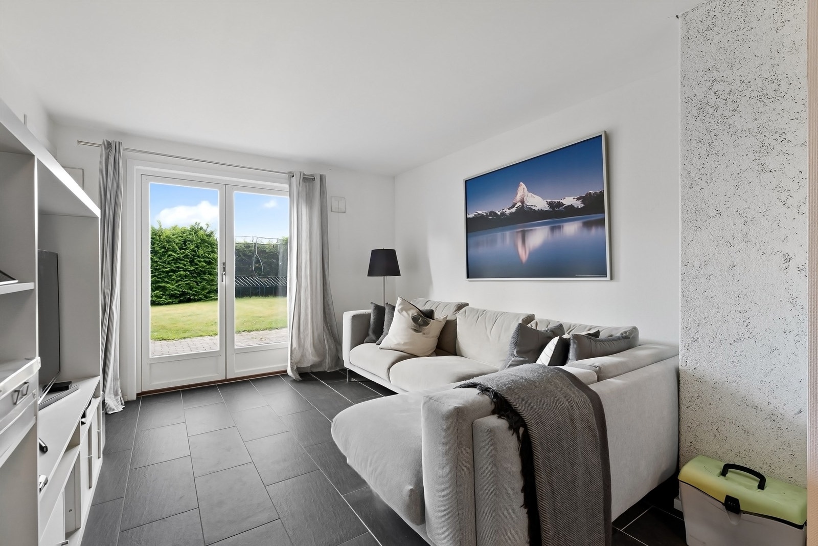 Stue i underetasjen med egen ut/ inngang Galleribilde